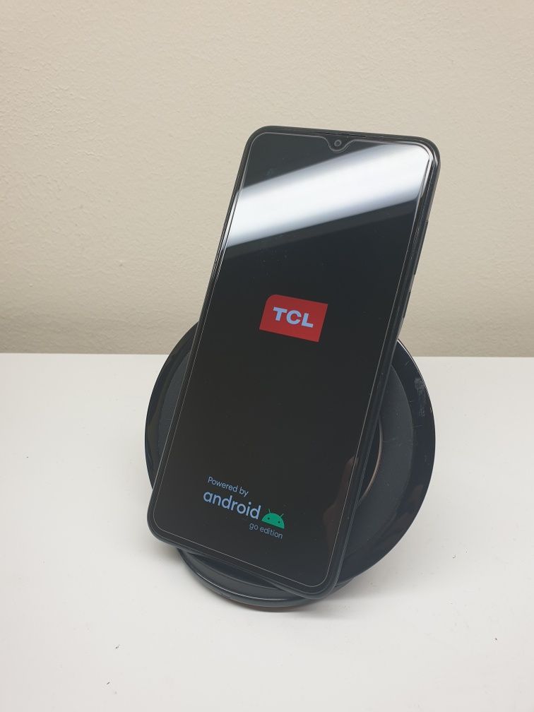 TCL 305 como novo