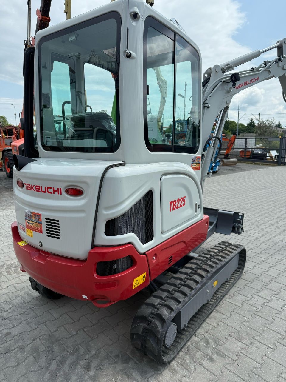 Koparka minikoparka Takeuchi TB225V0 rok 2025 2,4 tony TB230 TB216