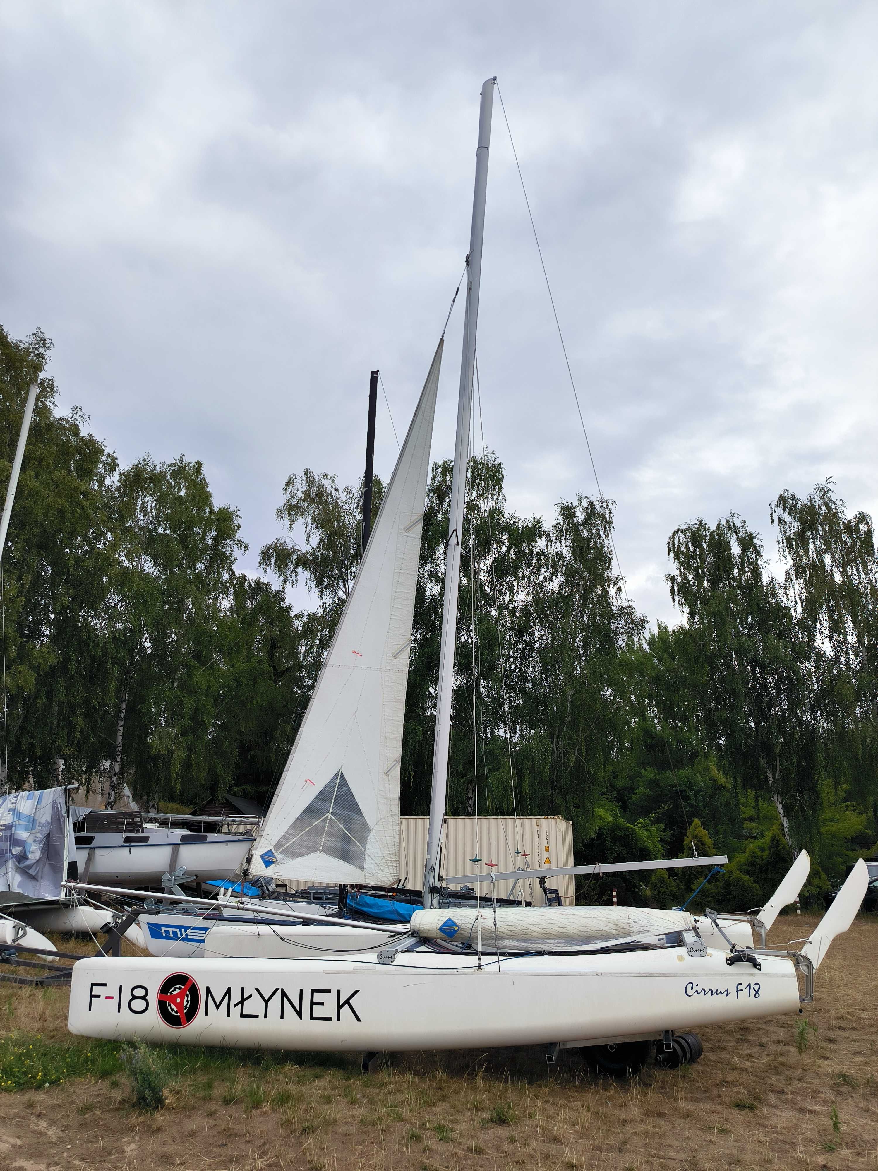 Katamaran CIRRUS , klasa F18