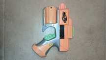2 Pistolas Nerf (com 15 balas)