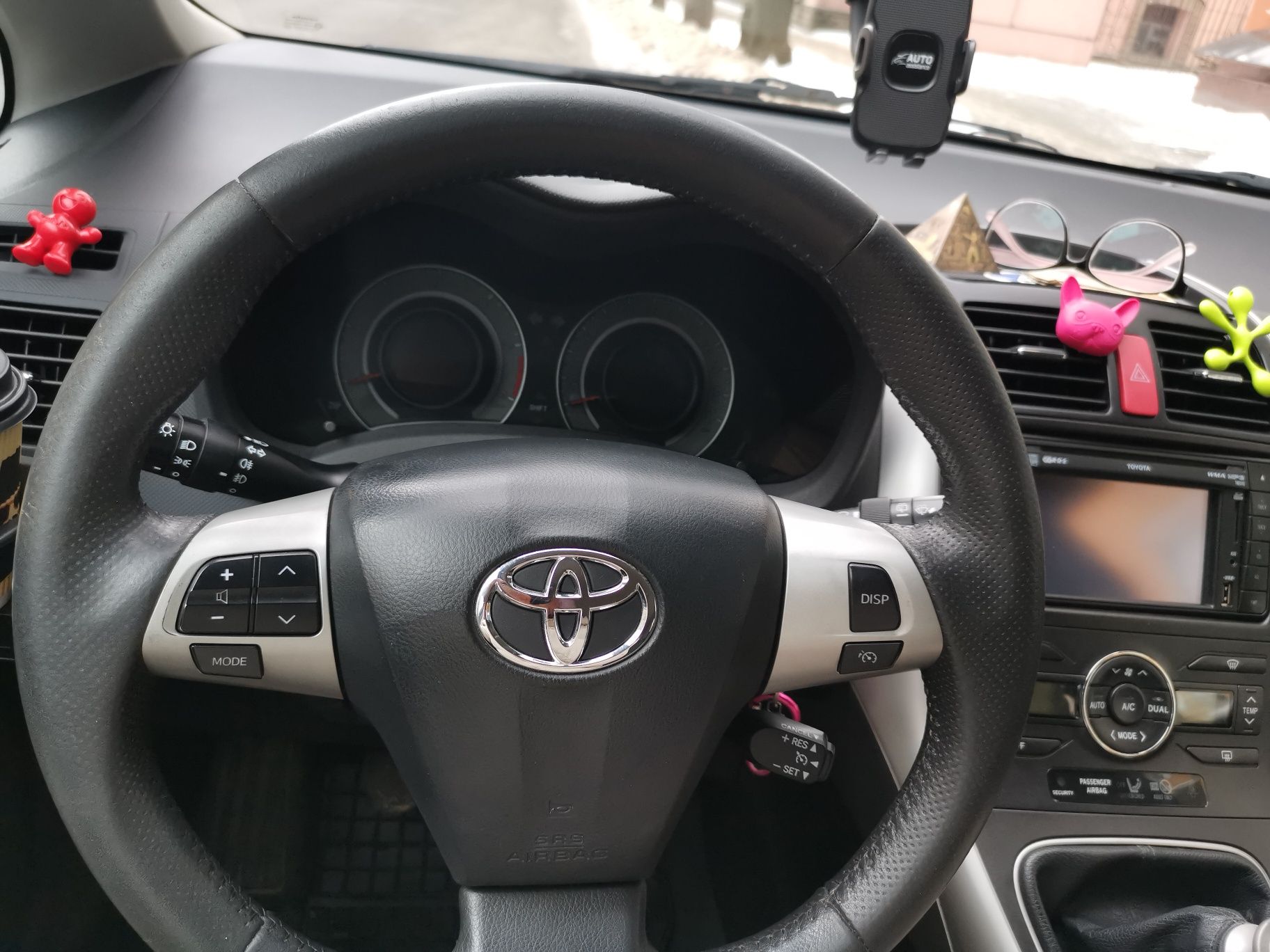 Автомобиль Toyota Auris