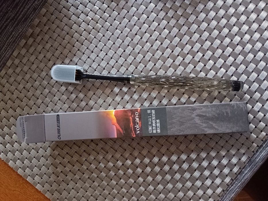 Wybielająca szczoteczka do zębów