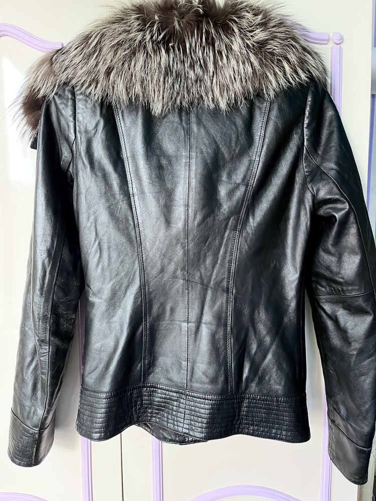Кожаная куртка размер S с мехом чернобурка шкіряна хутро