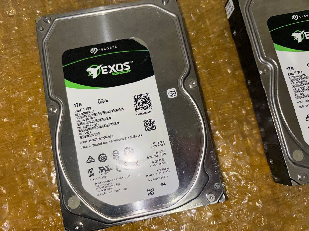 Жесткий диск SAS Seagate Exos 7E8 1TB (ST1000NM001A)