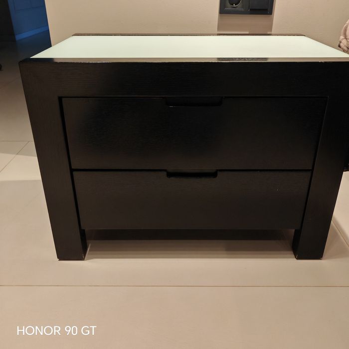 Приліжкова тумба, масив , скло