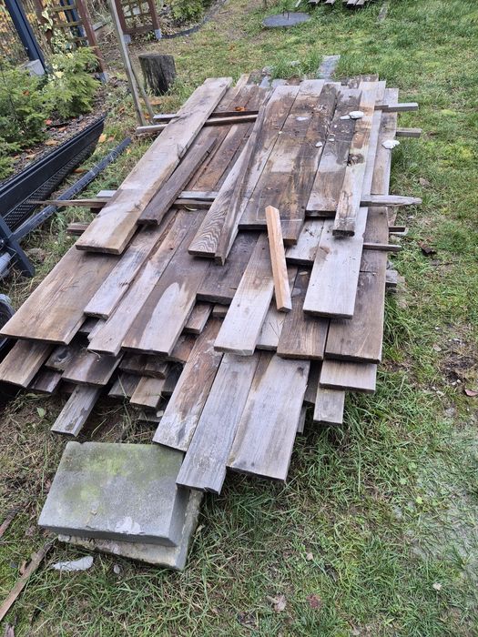 Deski sosnowe różnej szerokości