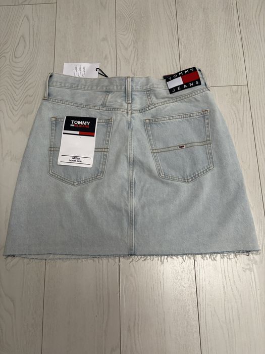 Продам новую джинсовую юбку Tommi  Hilfiger( 30  размер)