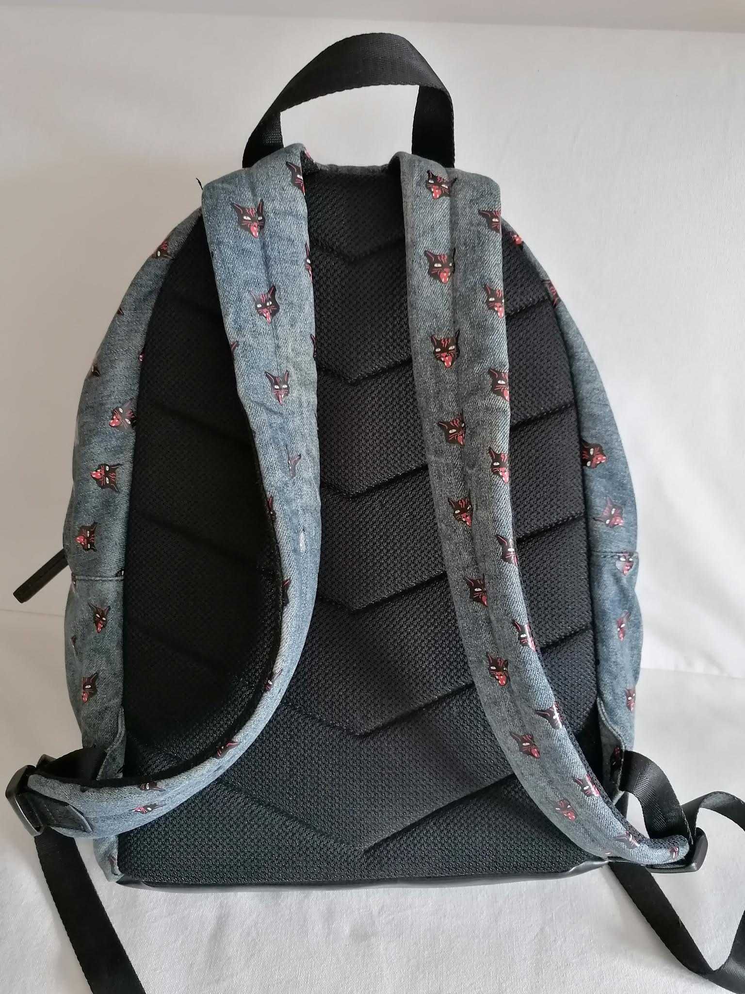 Oportunidade - Mochila "Diesel" em muito bom estado. Muito confortável