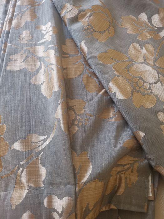 Штори( оливкові із золотом) на вікна