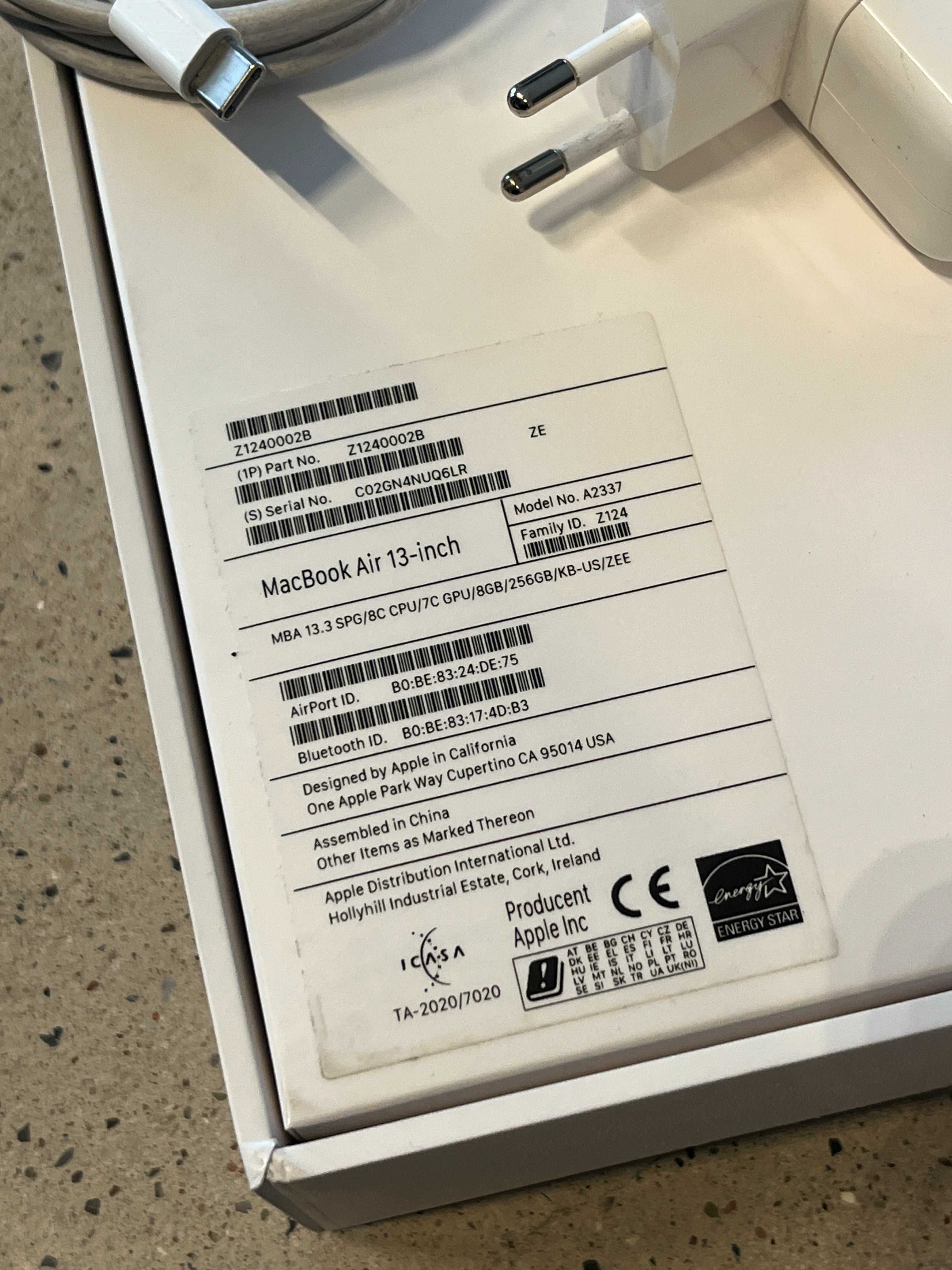 MacBook M1 Air 13.3” Retina 8GB / 256GB / Gwiezdna Szarość - IDEALNY