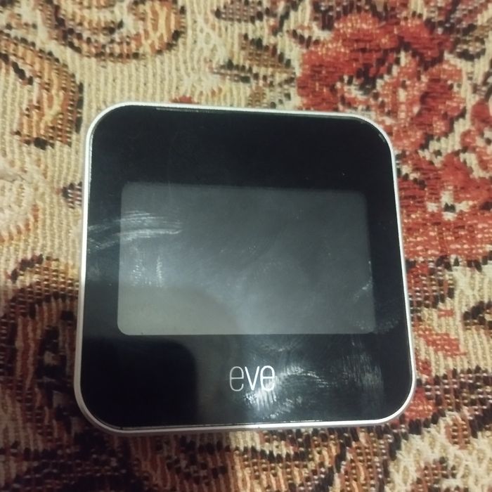 Розумна метеостанція Eve, температура, вологість, прогноз погоди.