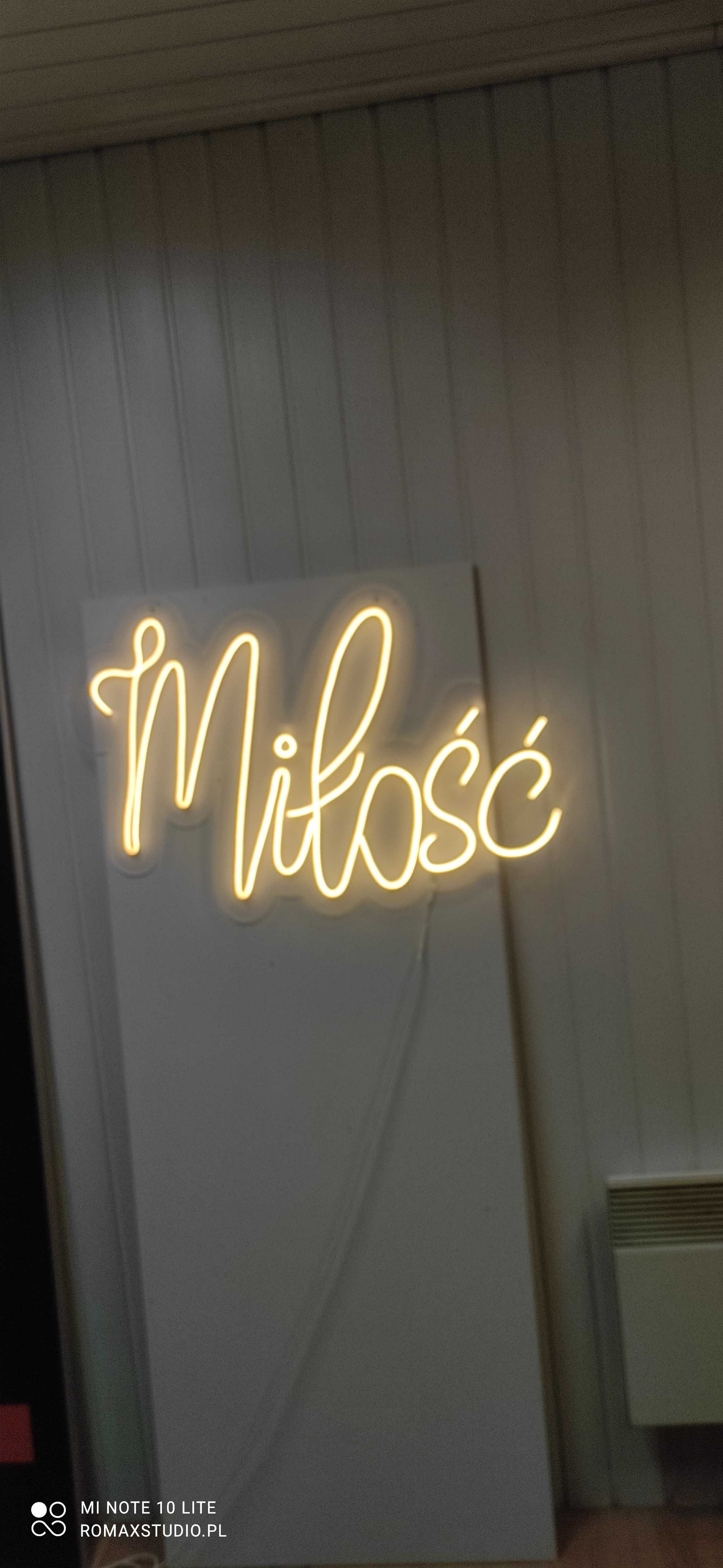 Miłość, neon, ledon