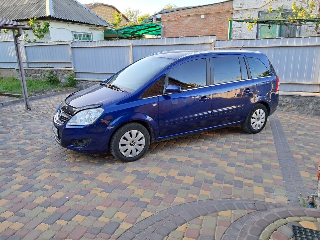 Opel Zafira 2008р в гарному стані.