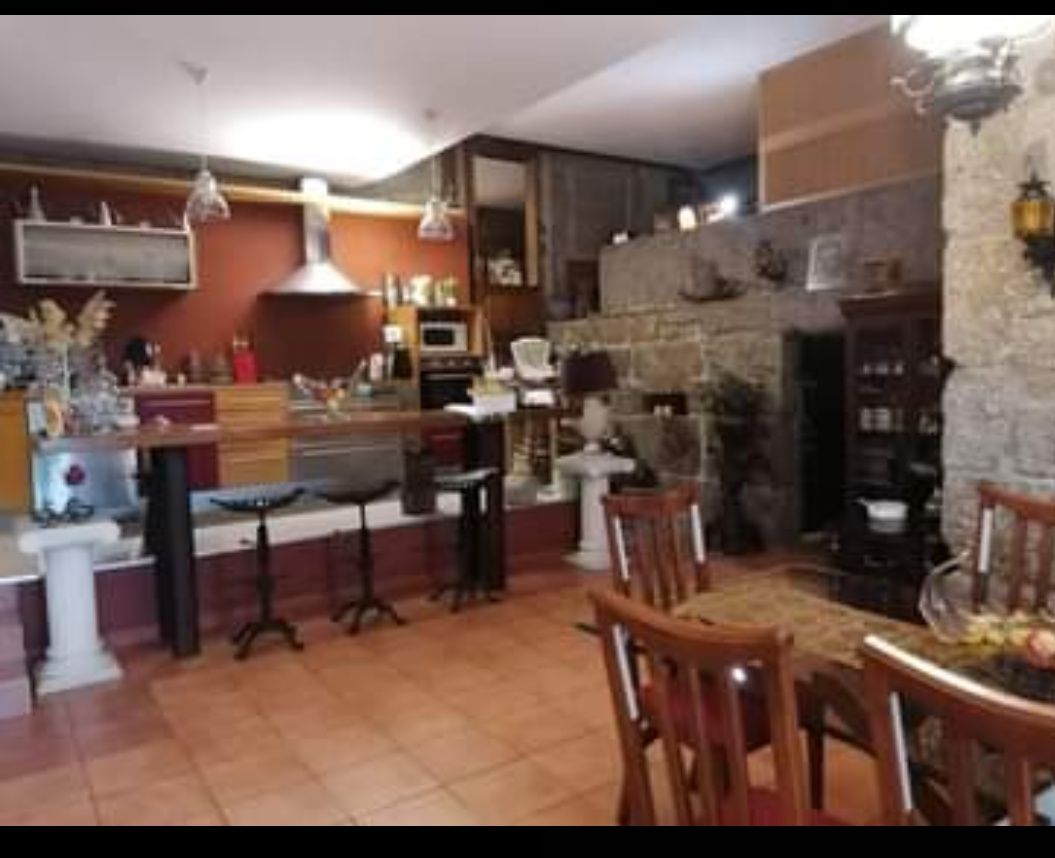 Vivenda localizada na freguesia  de Bairro, Vila Nova de Famalicão.