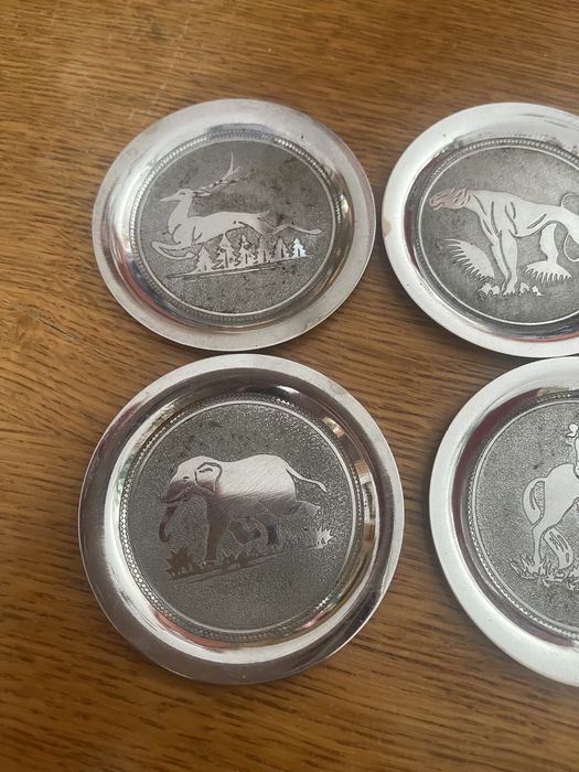 Piękne metalowe podstawki pod szklanki,motyw zwierząt PRL
