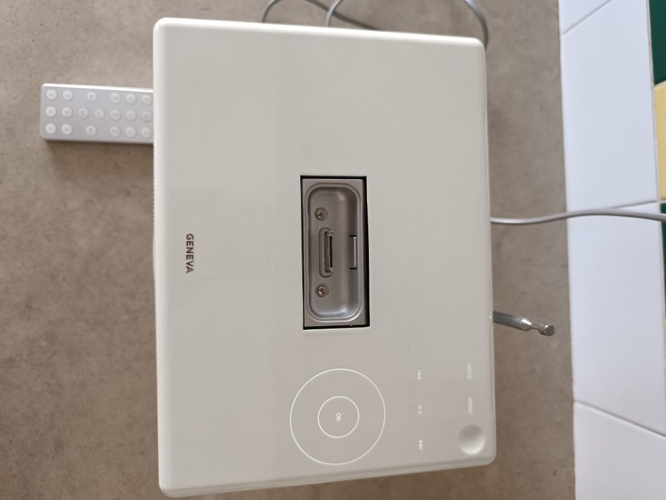 Geneva sound system model S