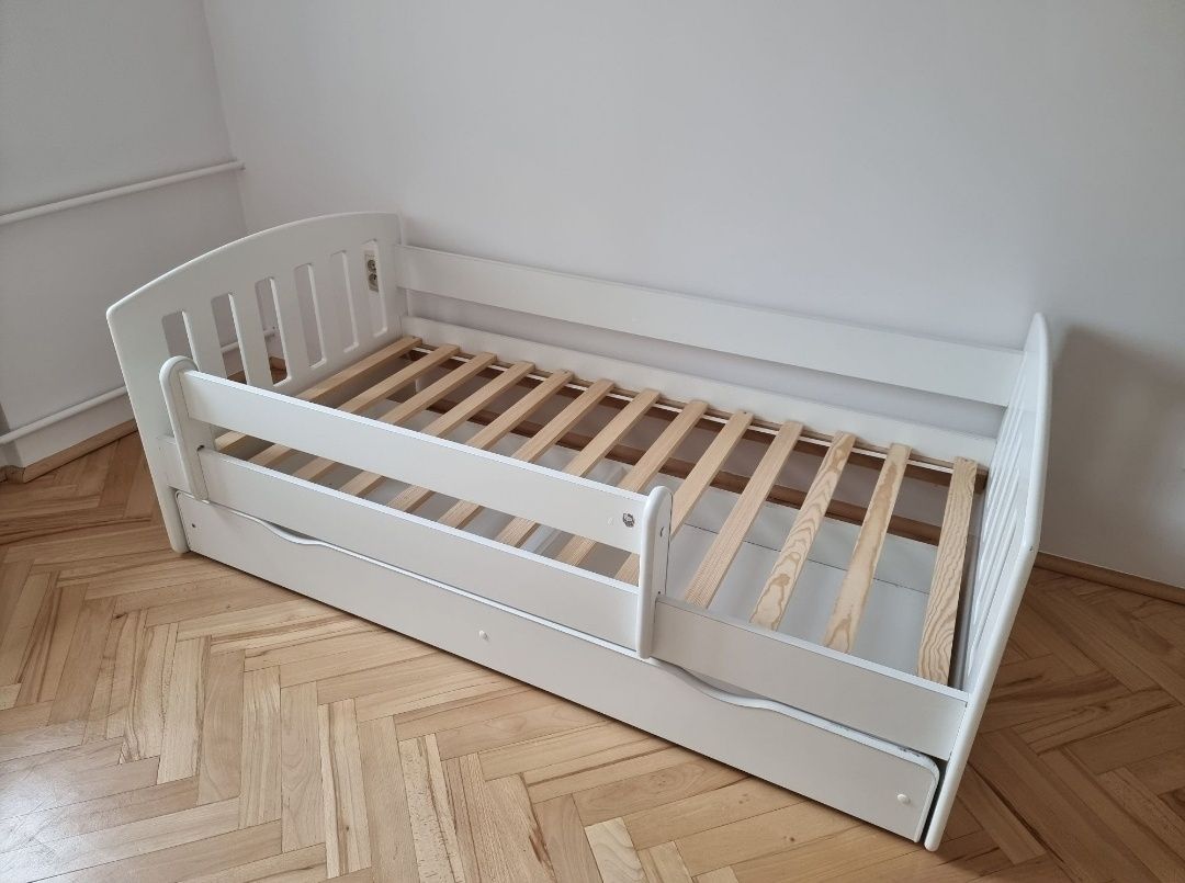 Sprzedam łóżeczka 80x160 caly zestaw 700zł