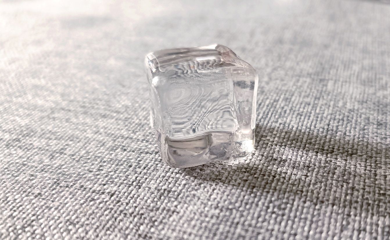 Akrylowe kostki imitujące lód - rekwizyt foto