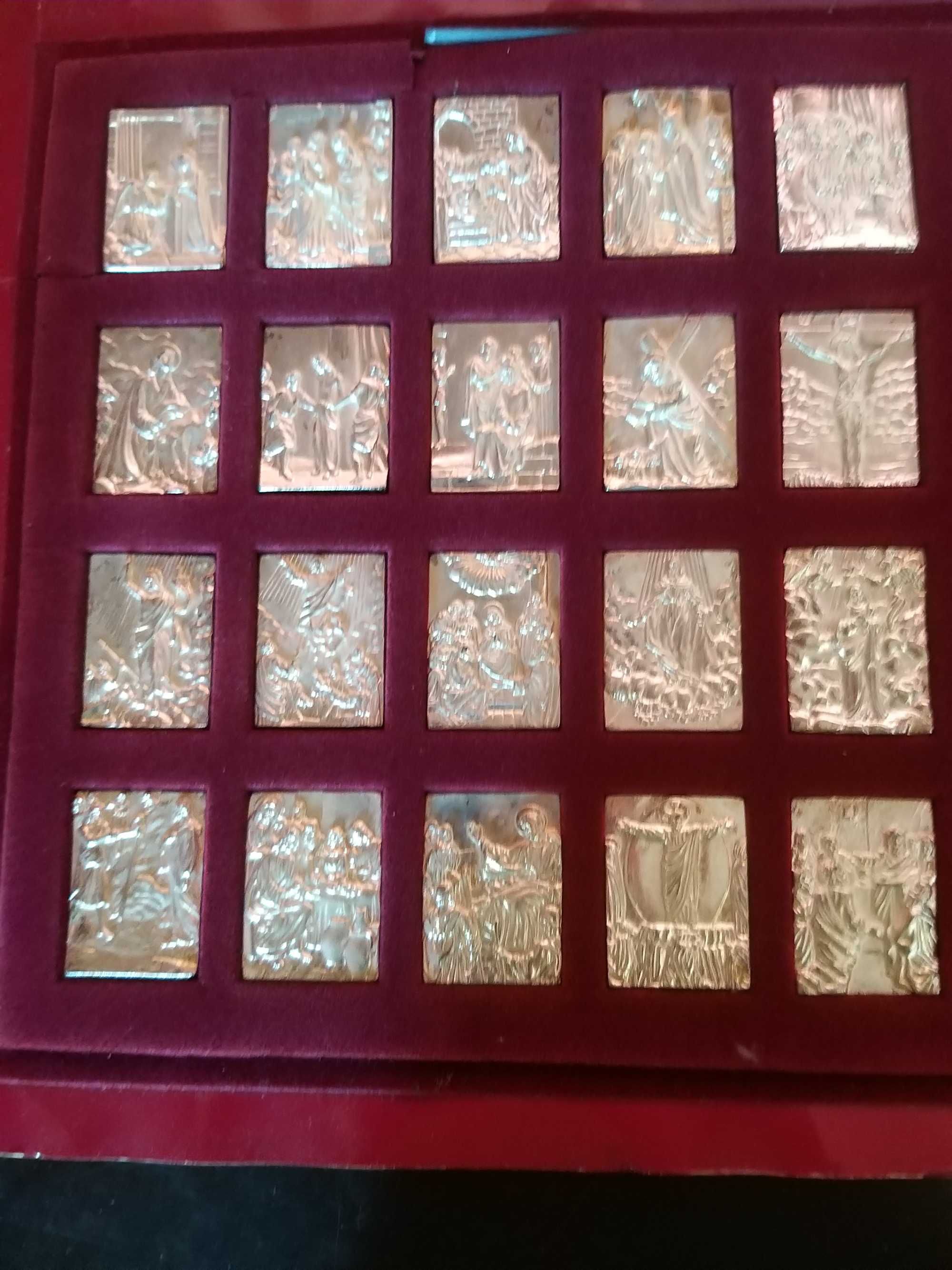Coleção de 20 medalhas dos Mistérios do Rosário.