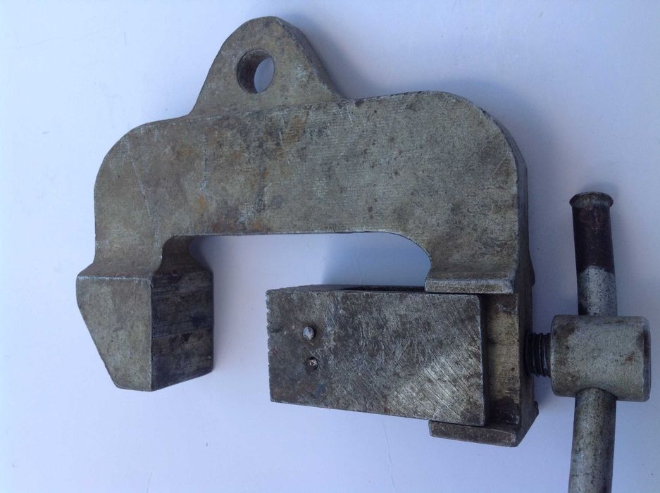 Струбцина держатель фиксатор деталь запчасть к промышл-му станку СССР