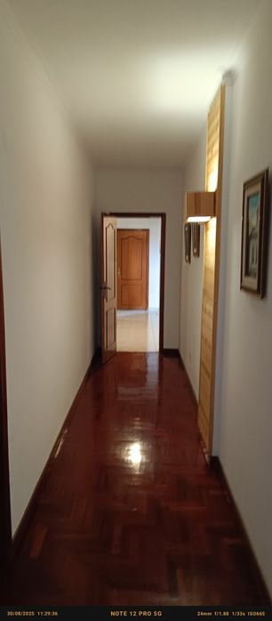 Quarto em Mem Martins , próximo á estação de comboios.