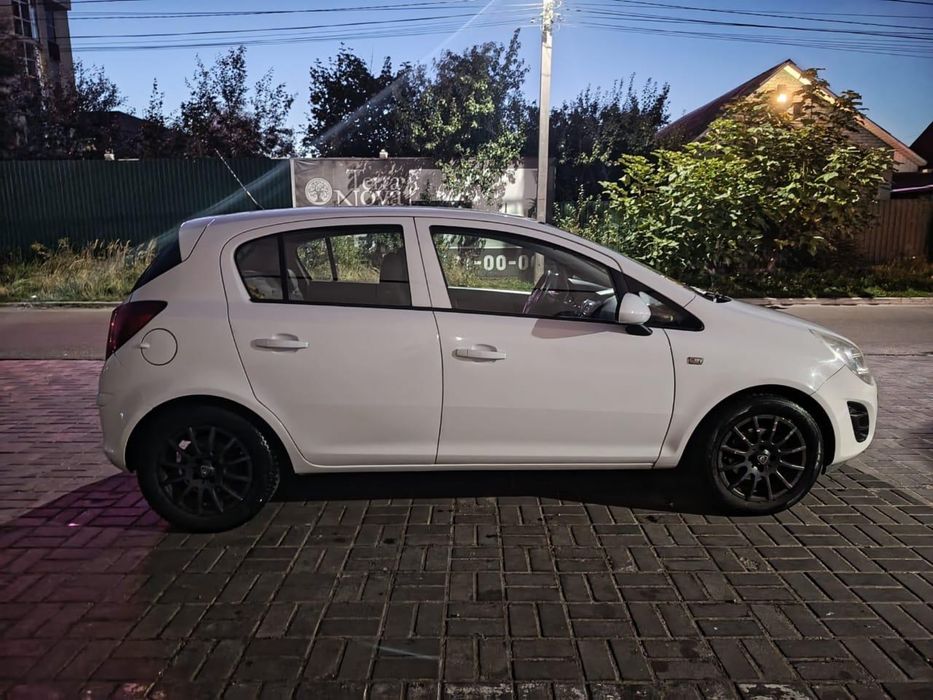 Opel Corsa 2011 рік 200 км , 1.4 бензін , міханіка