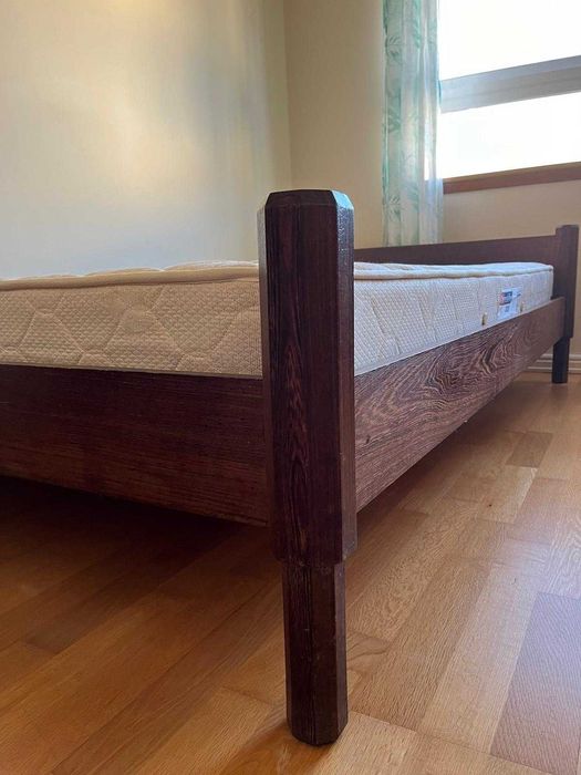 Cama de Solteiro em Madeira Maciça de Jambire