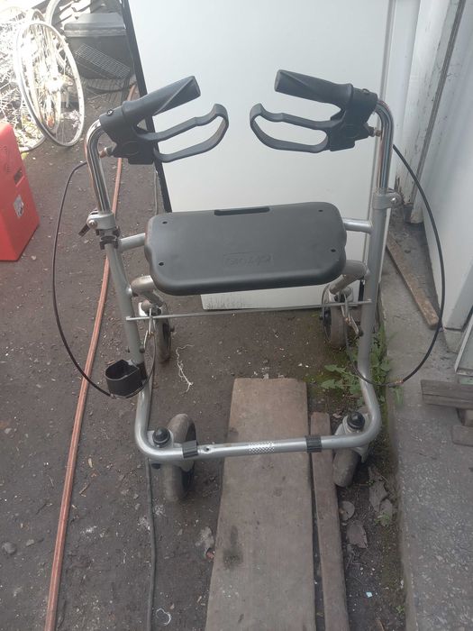 Ходунки, ролери, візок для людей з обмеженими можливостями з Німеччини