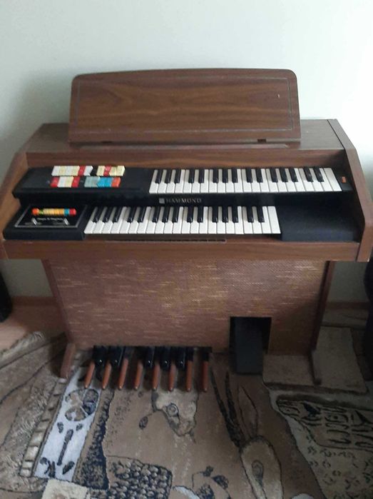 Organy Hammond trzy klawiatury