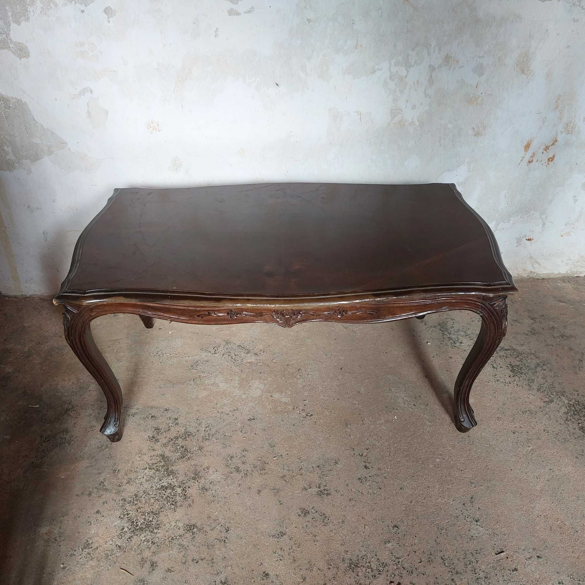 Mesa de madeira antiga