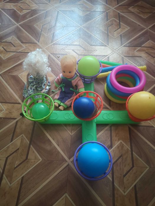 Кільцекид +дві ляльки в подарунок.