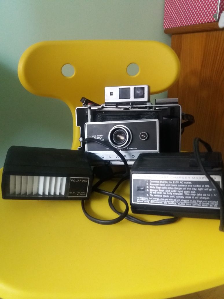 Maquina fotográfica poloroid antiga