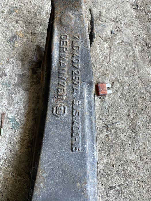 Цапфа поворотний кулак Audi Q7 4L VW Touareg Porsche Cayenne