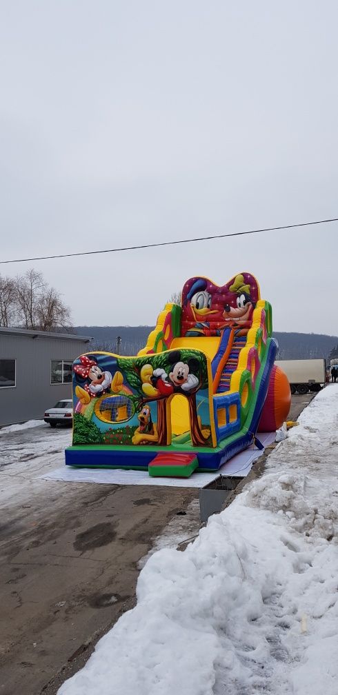 Надувные аттракционы - горки, комплексы.