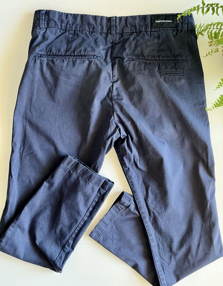 Peak Performance spodnie rozmiar 32/32 M  chinosy