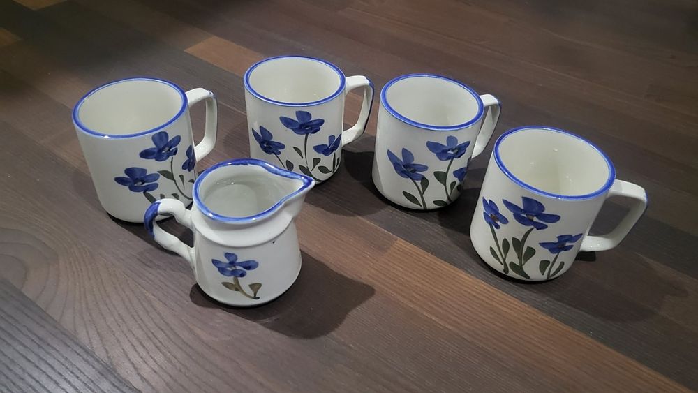 Чашки i молочник