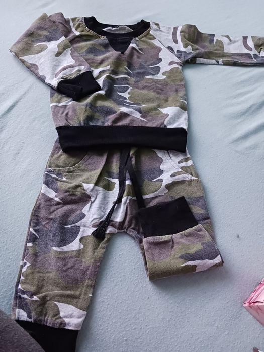 Komplet chłopięcy bluzka z dlugim rękawem + spodnie r.80