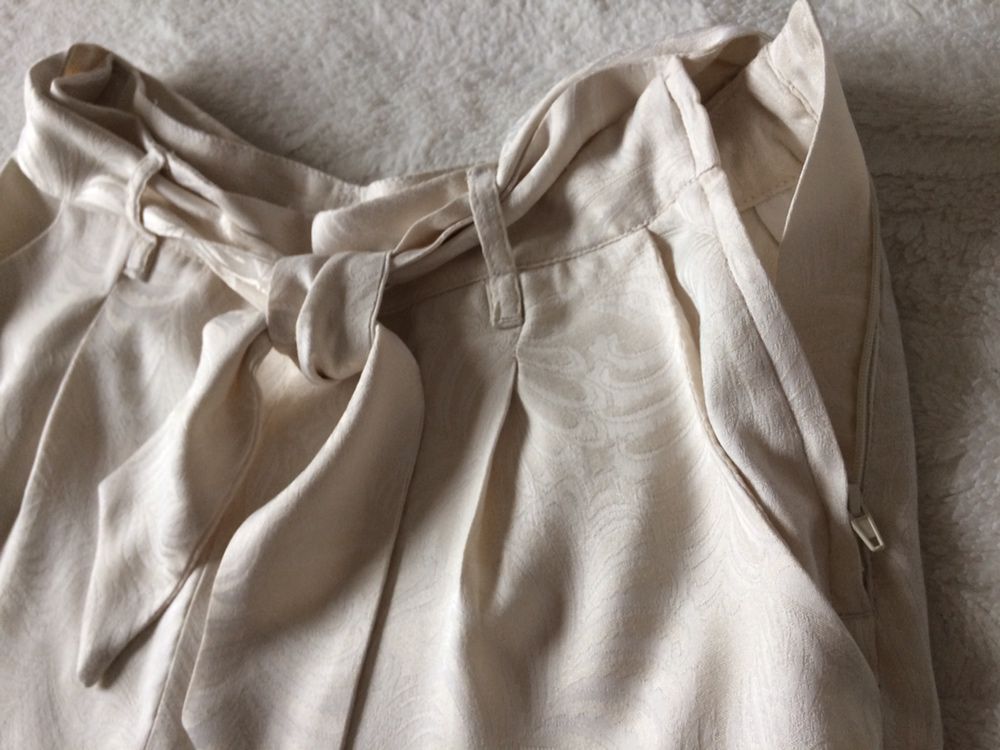 Letnie damskie spodnie h&m kremowe w kwiaty z wysokim stanem 38