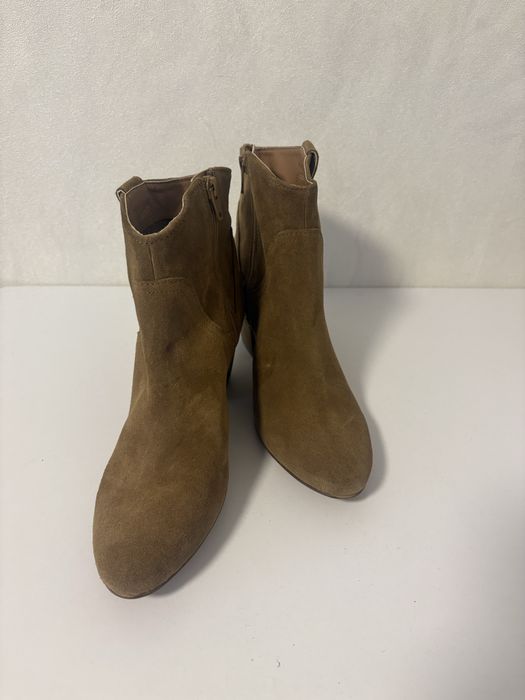 Продам козаки жіночі з натуральноі замші оригінальні