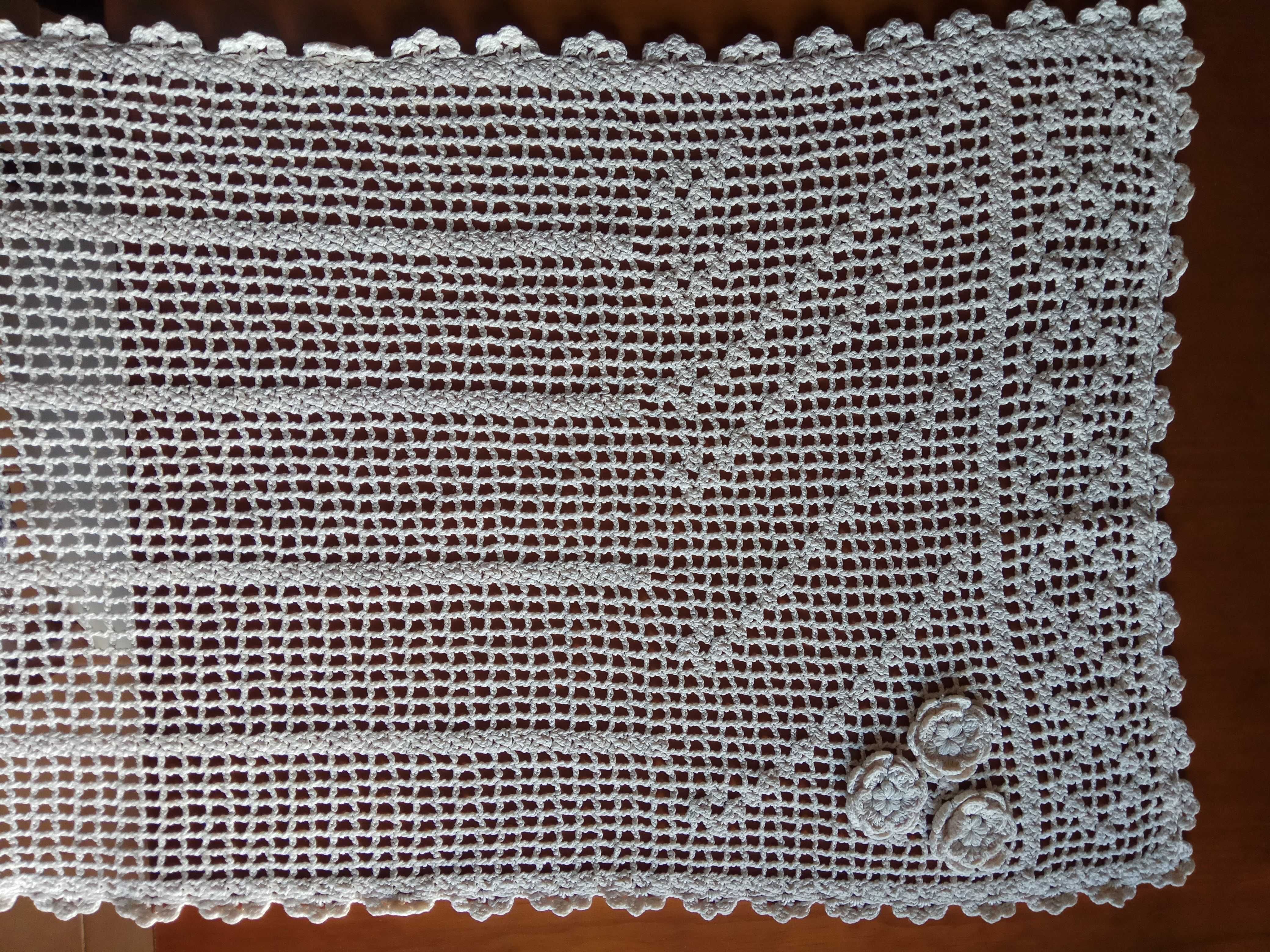 Napron de renda creme