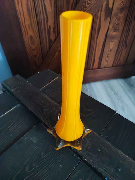 Ciekawy wazon flet żółty PRL