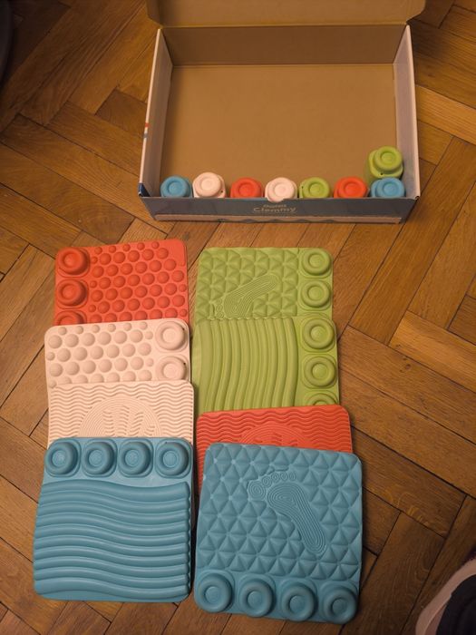 Mata edukacyjna ścieżka sensoryczna . Clementoni