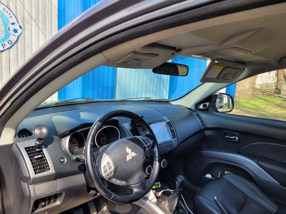 Mitsubishi Outlander XL