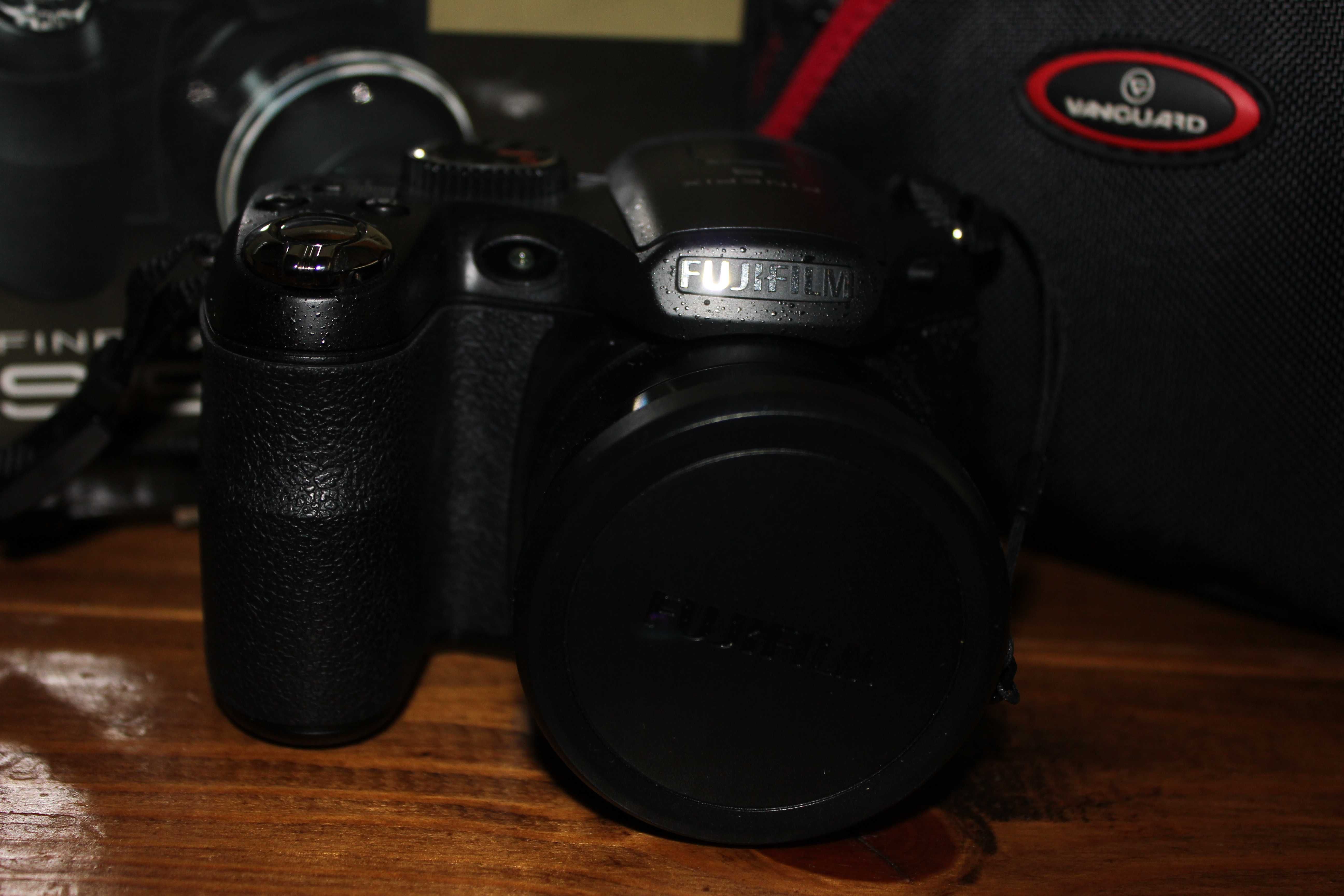 Цифровая фотокамера Fujifilm FinePix S1900