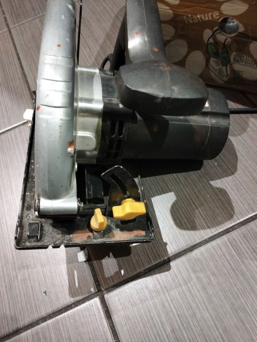 Piła ręczna elektryczna do drewnaPilarka CMI C-HKS 1200.185