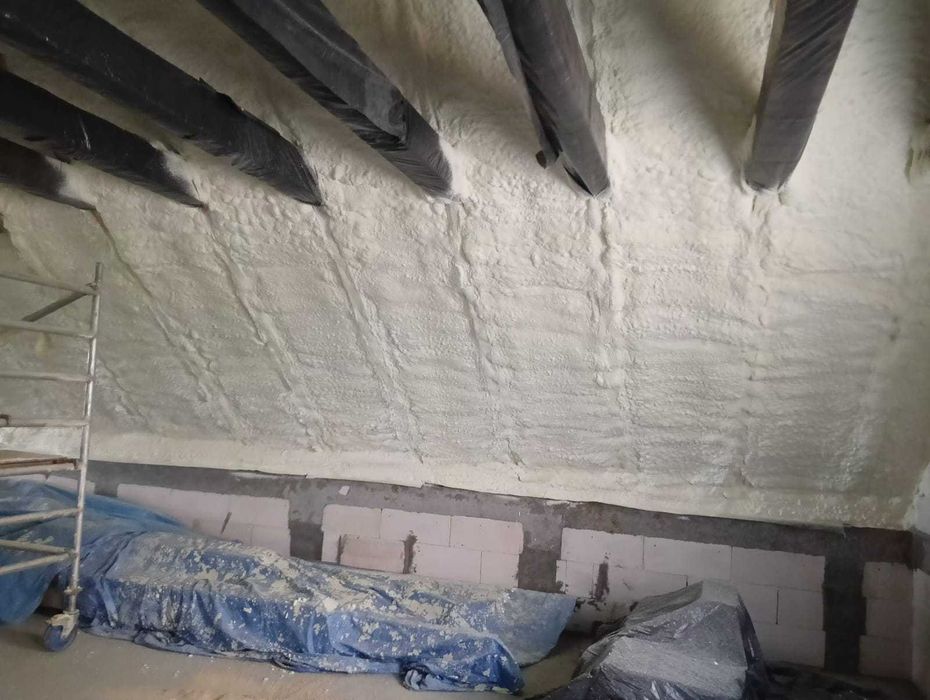 Ocieplanie Pianą Izolacje Natryskowe Pianką PUR Ocieplanie poddasza