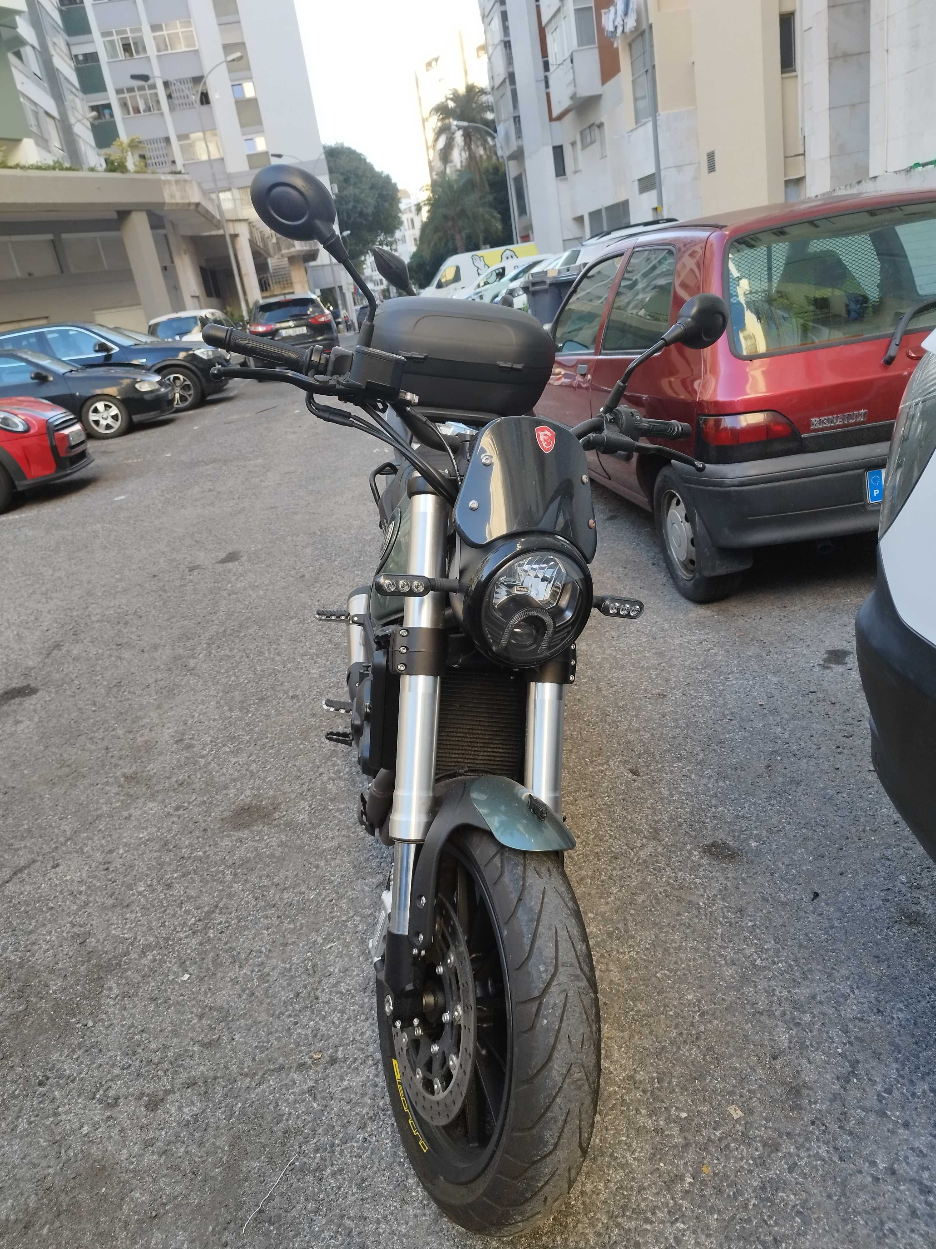 Leoncino 500 de 2022 - com mala, 1700 km