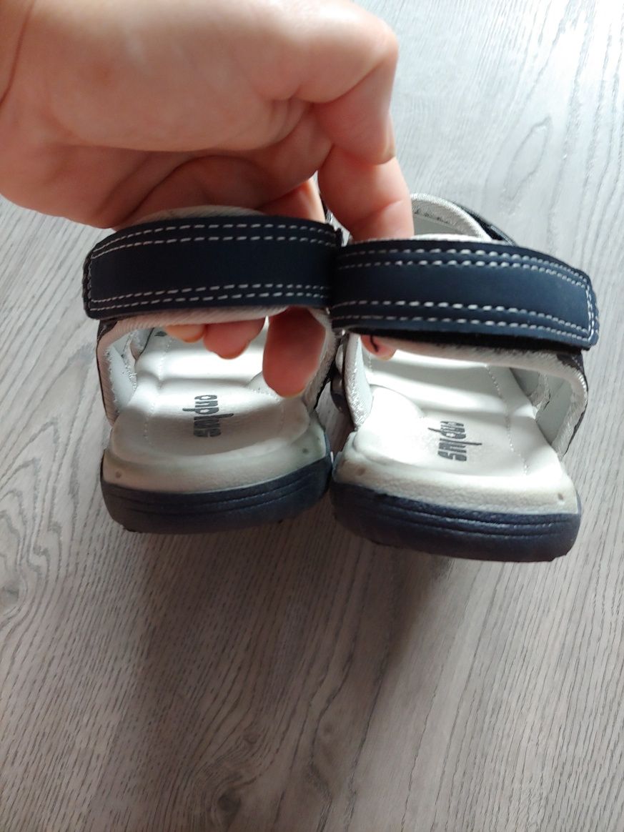 Nowe skórzane sandały dla chłopca z profilowaną wkładką Rozm.35