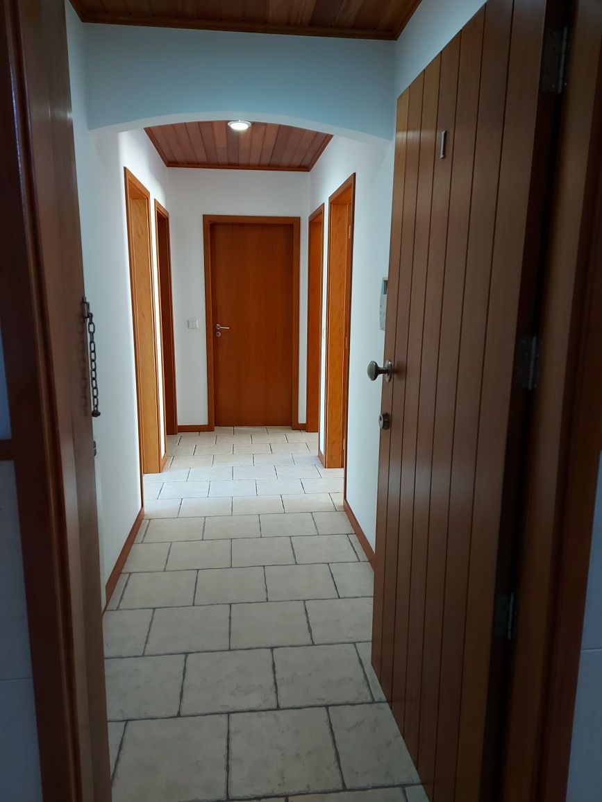 Apartamento T2 Aradas c/garagem e churrasqueira