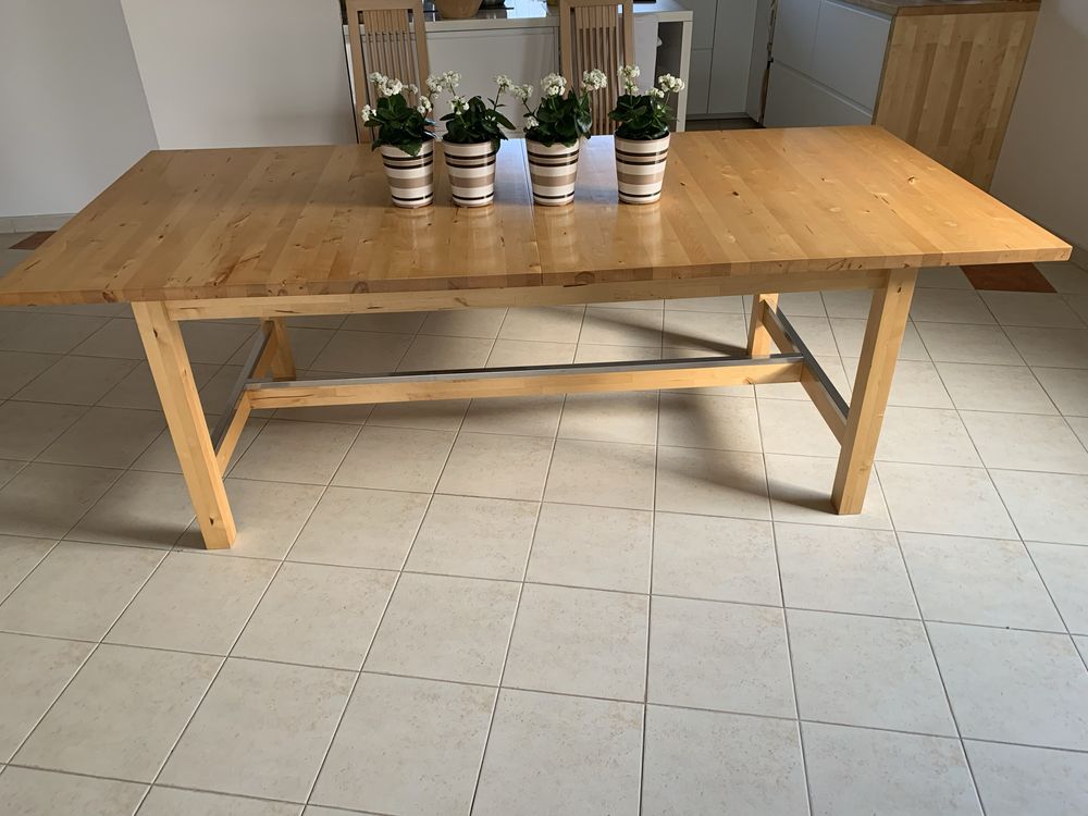 Stół z krzesłami drewna brzozowego